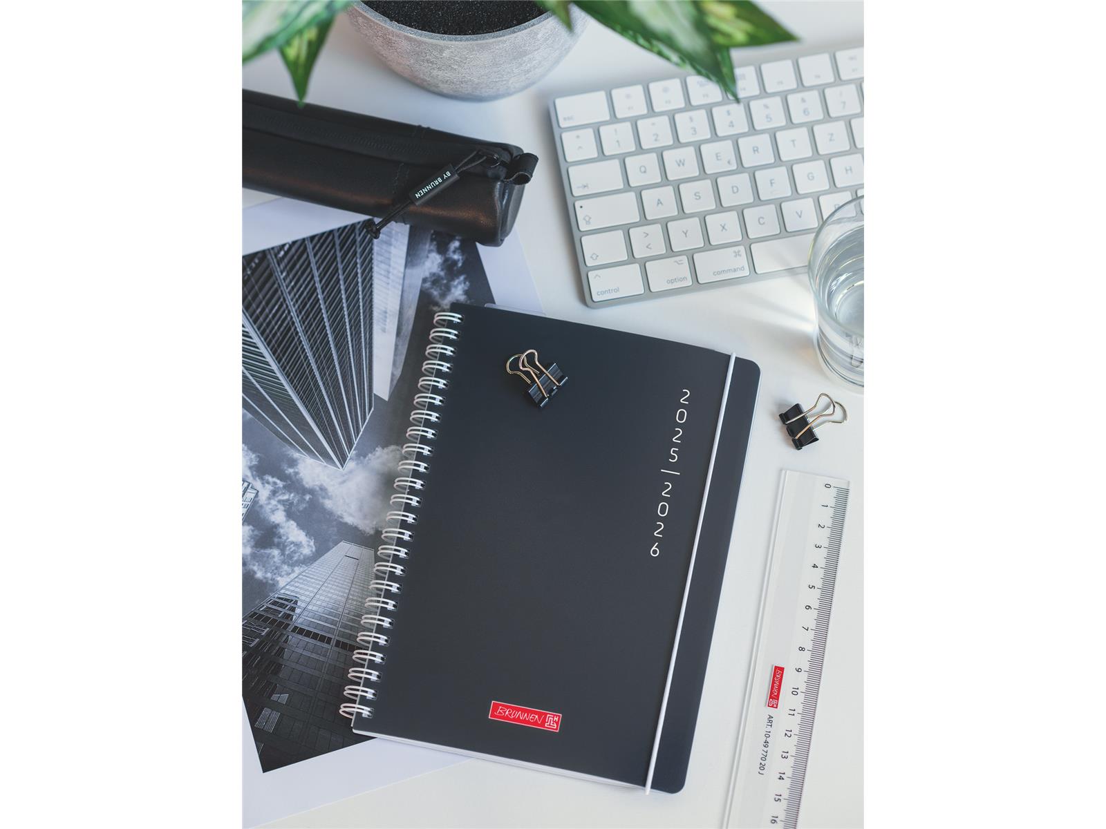 Brunnen Schülerkalender 2025 / 2026 Plain Black A5 Kunststoff