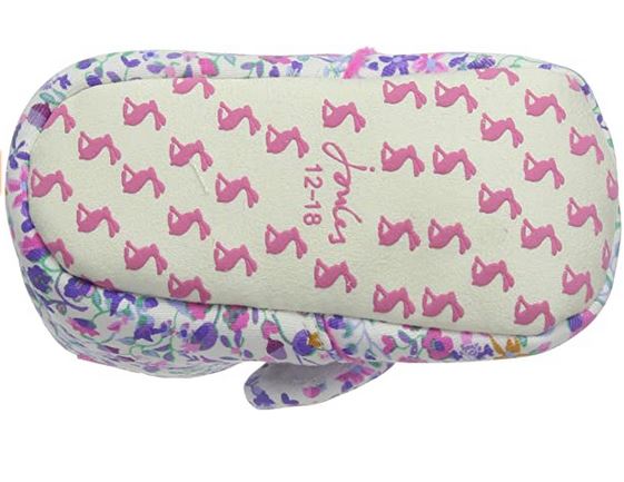 Elfenstall Windeltorte mit süßen Krabbelschuhen und Acryltopper pink Elfenstall Windeltorte mit süßen Krabbelschuhen und Acryltopper pink