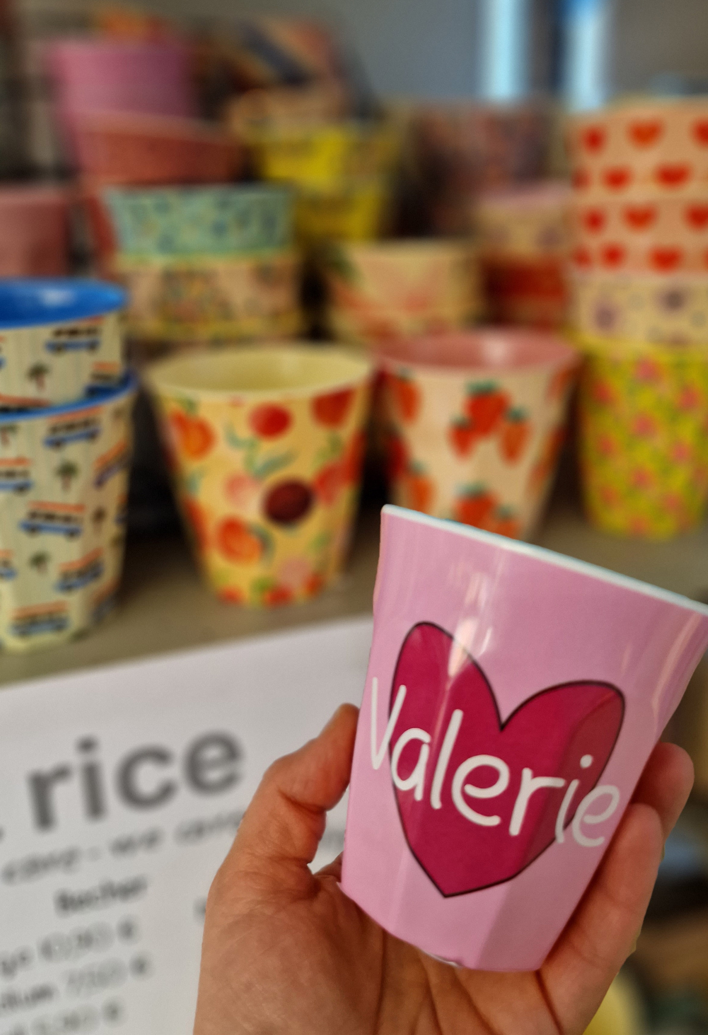 Elfenstall Rice Becher mit Wunsch-Namen personalisiert Medium Herz pink