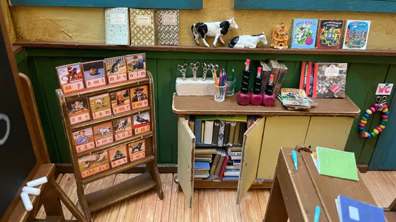 The Mouse Mansion DIY Puppenhaus Möbelset für Kinder Klassenzimmer Klassenzimmermöbel