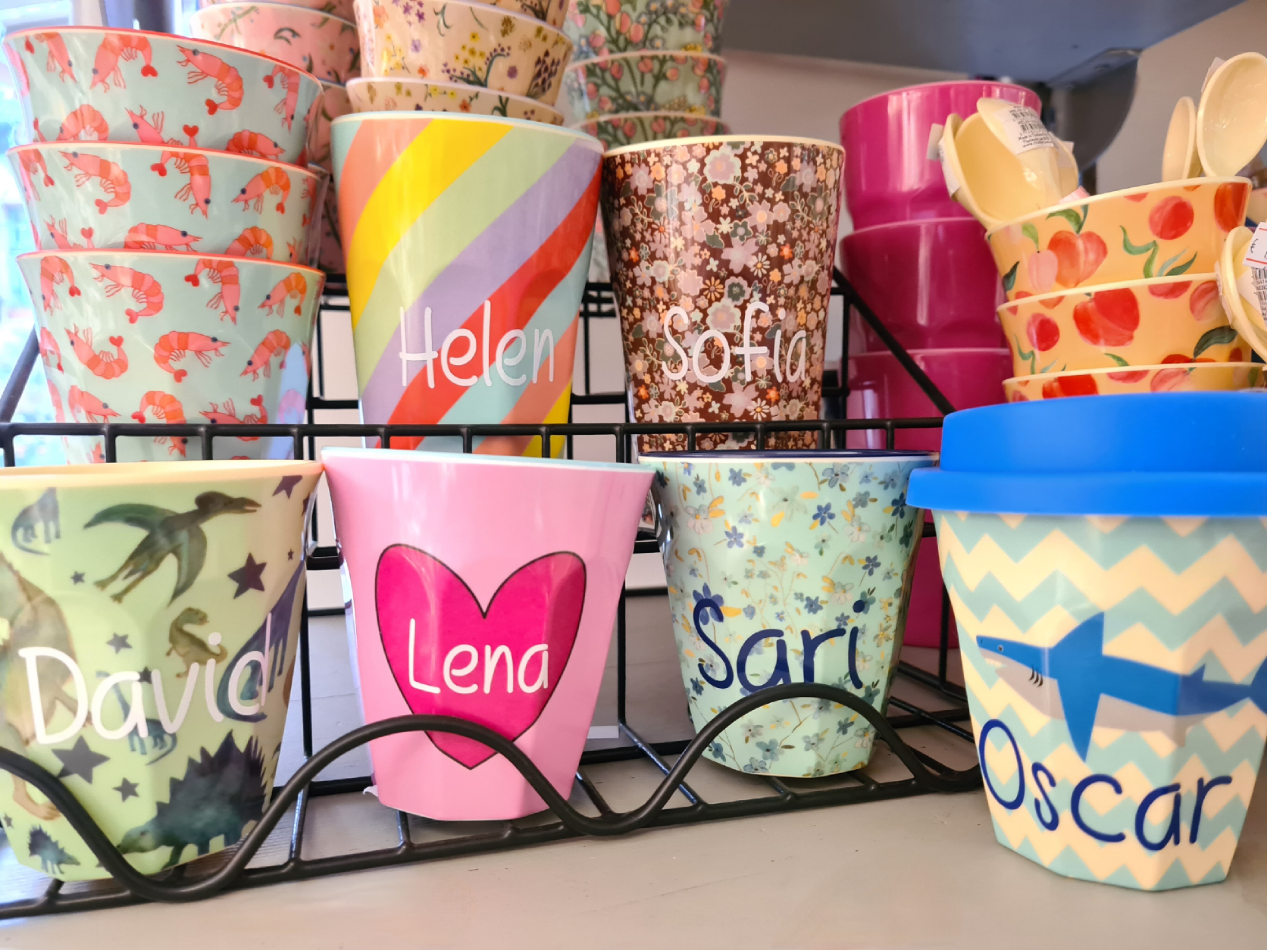 Elfenstall Rice Becher mit Wunsch-Namen personalisiert Medium Karomuster creme Elfenstall Rice Becher mit Wunsch-Namen personalisiert Medium Karomuster creme