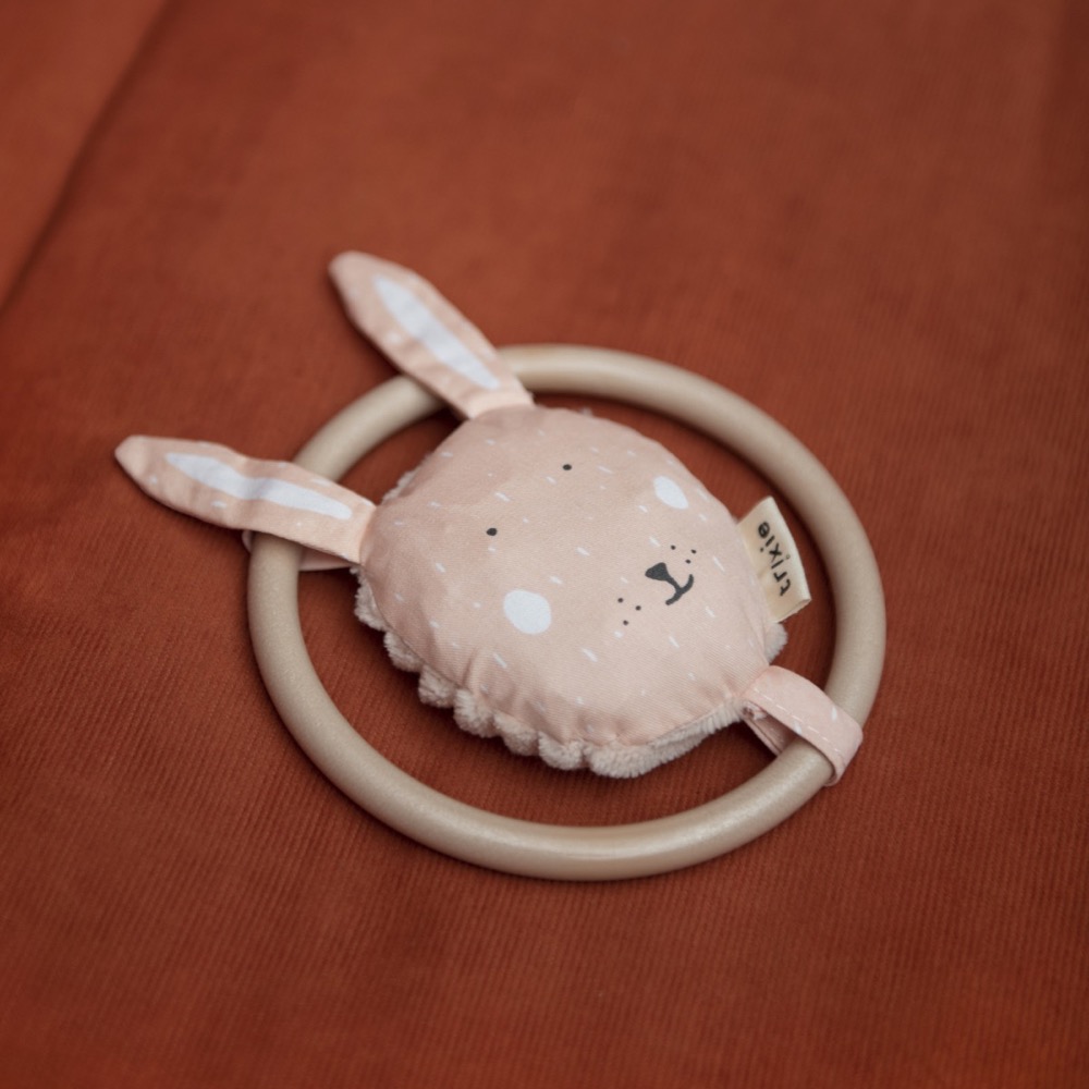 Trixie Mrs. Rabbit Hase Rassel mit Holzring rosa Trixie Mrs. Rabbit Hase Rassel mit Holzring rosa
