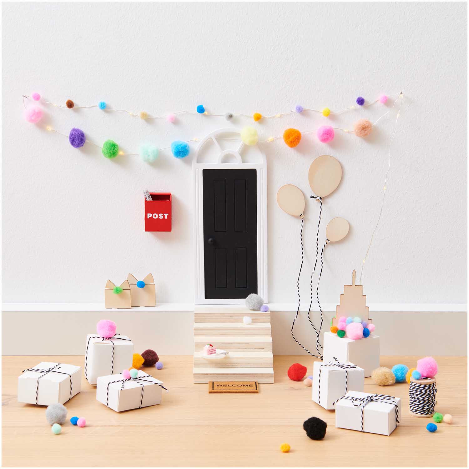 Rico Design Miniatur Tür mit Bogen schwarz weiß Rico Design Miniatur Tür mit Bogen schwarz weiß
