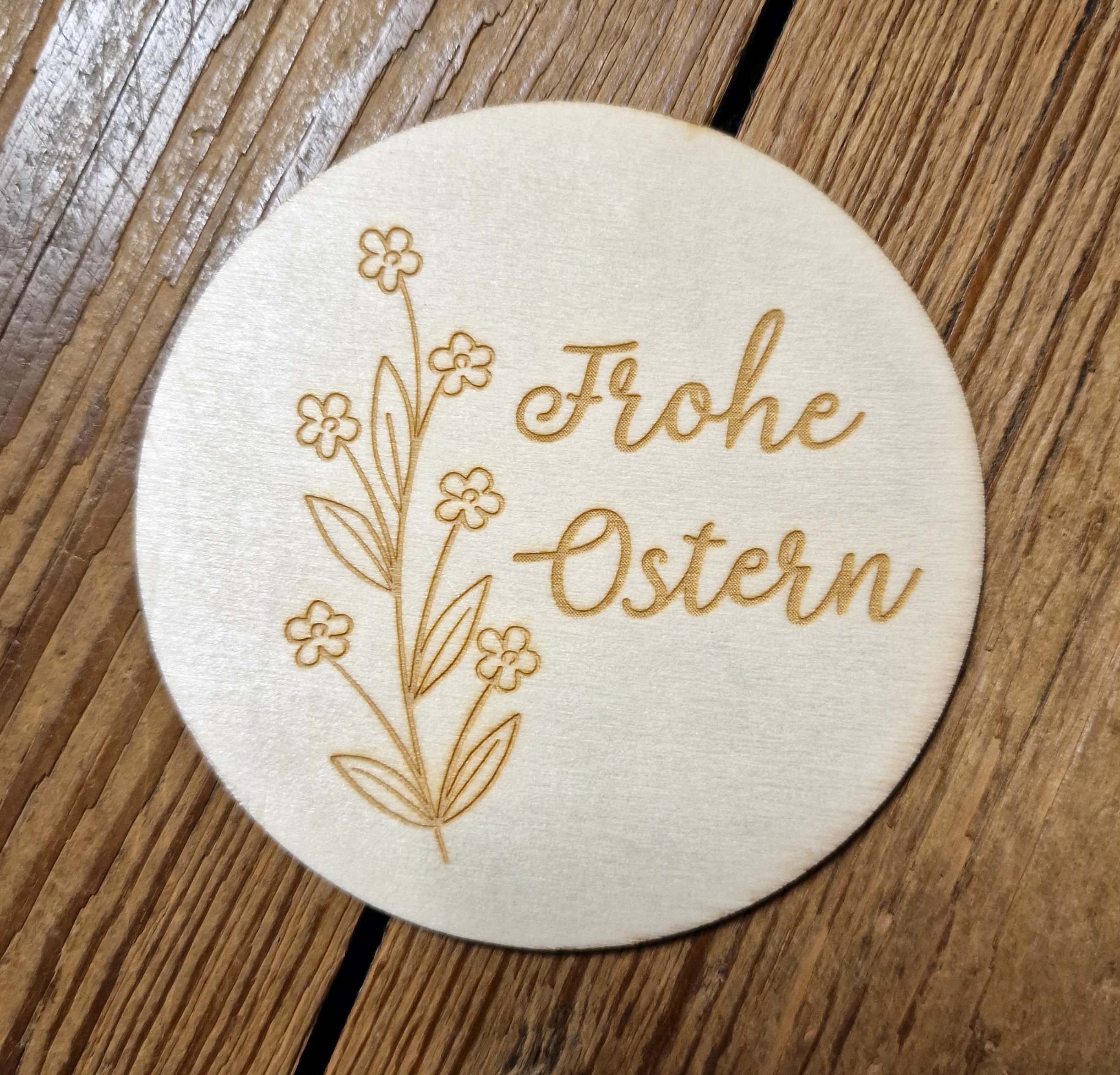 Personalisierte Holzscheibe mit Blumenmotiv Geschenkanhänger 10 cm