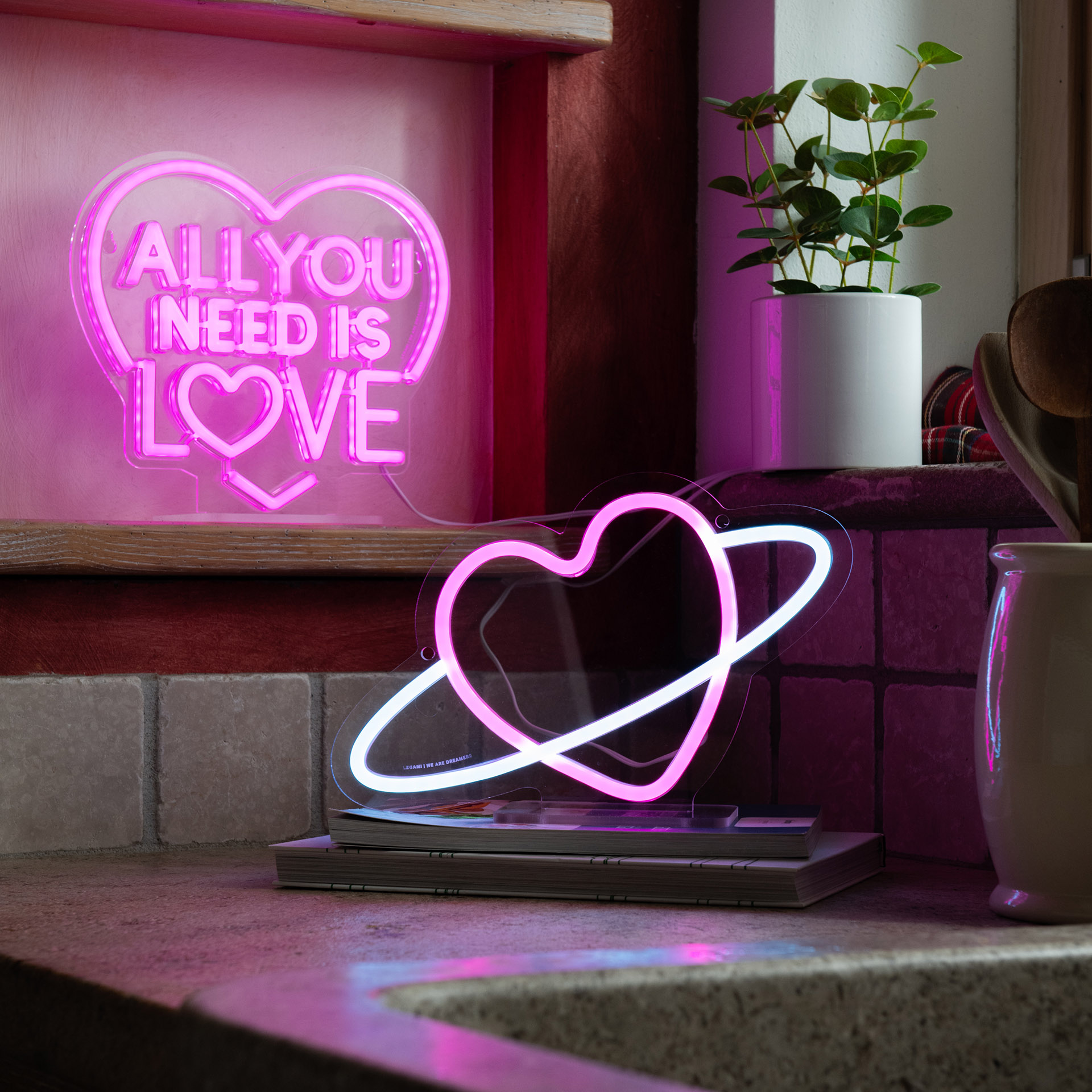 Legami Neon-Effekt LED Lampe It's a sign All you need is love