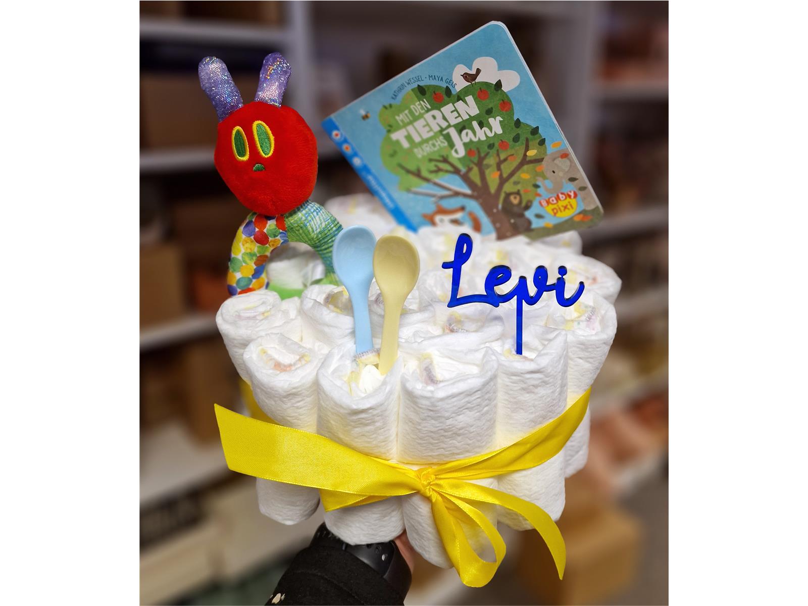 Elfenstall Windeltorte Pamperstorte mit Raupe Nimmersatt Rassel