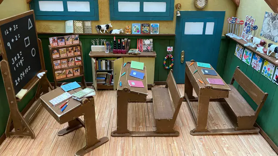 The Mouse Mansion DIY Puppenhaus Möbelset für Kinder Klassenzimmer Klassenzimmermöbel
