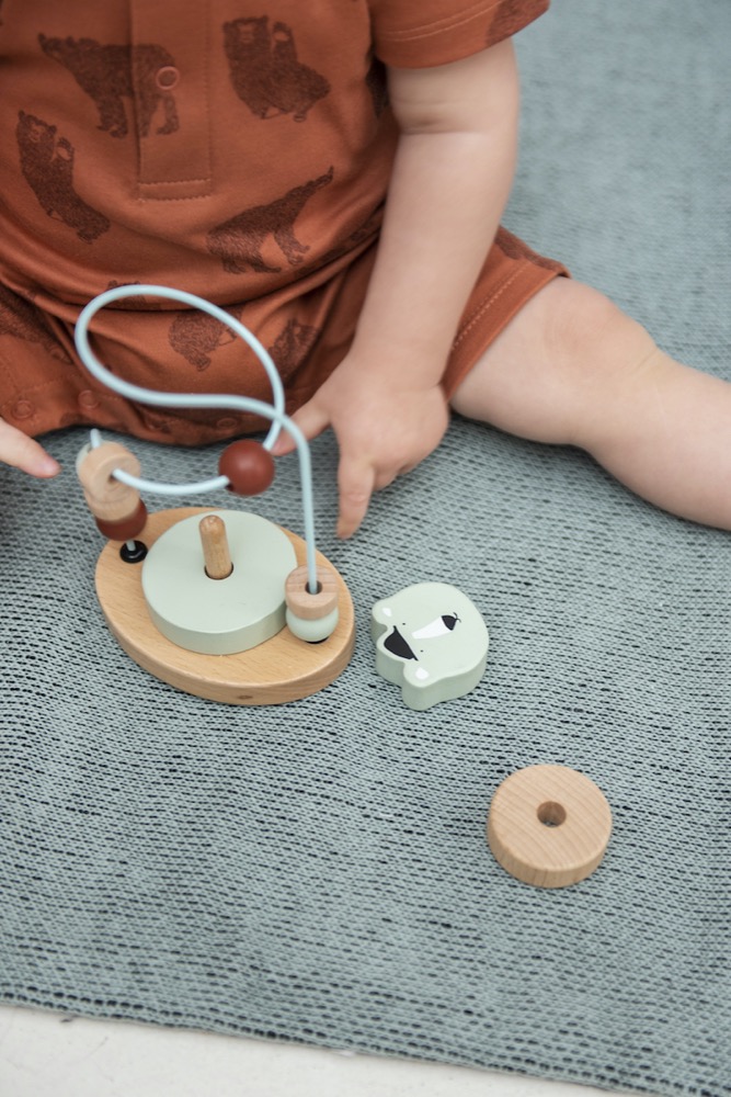 Trixie Baby Holz Motorikschleife Eisbär Mr Polar Bear mint