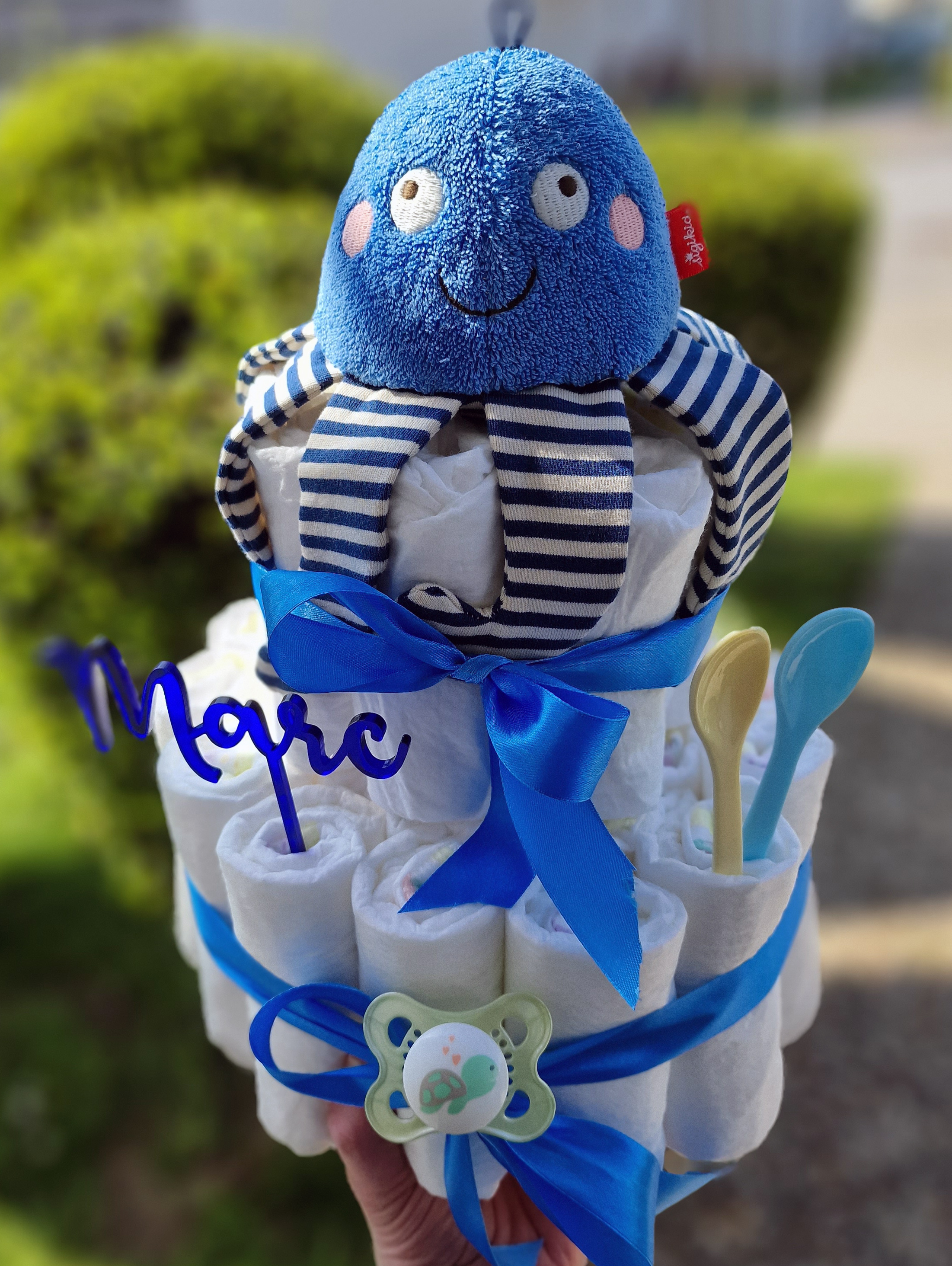 Elfenstall Windeltorte Pamperstorte Kuscheltier Oktopus und Acryltopper blau Elfenstall Windeltorte Pamperstorte Kuscheltier Oktopus und Acryltopper blau