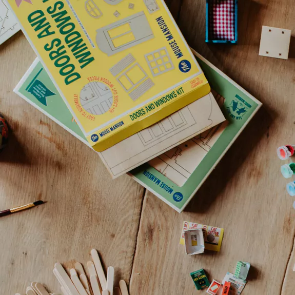 The Mouse Mansion DIY Puppenhaus Möbelset für Kinder Türen und Fenster