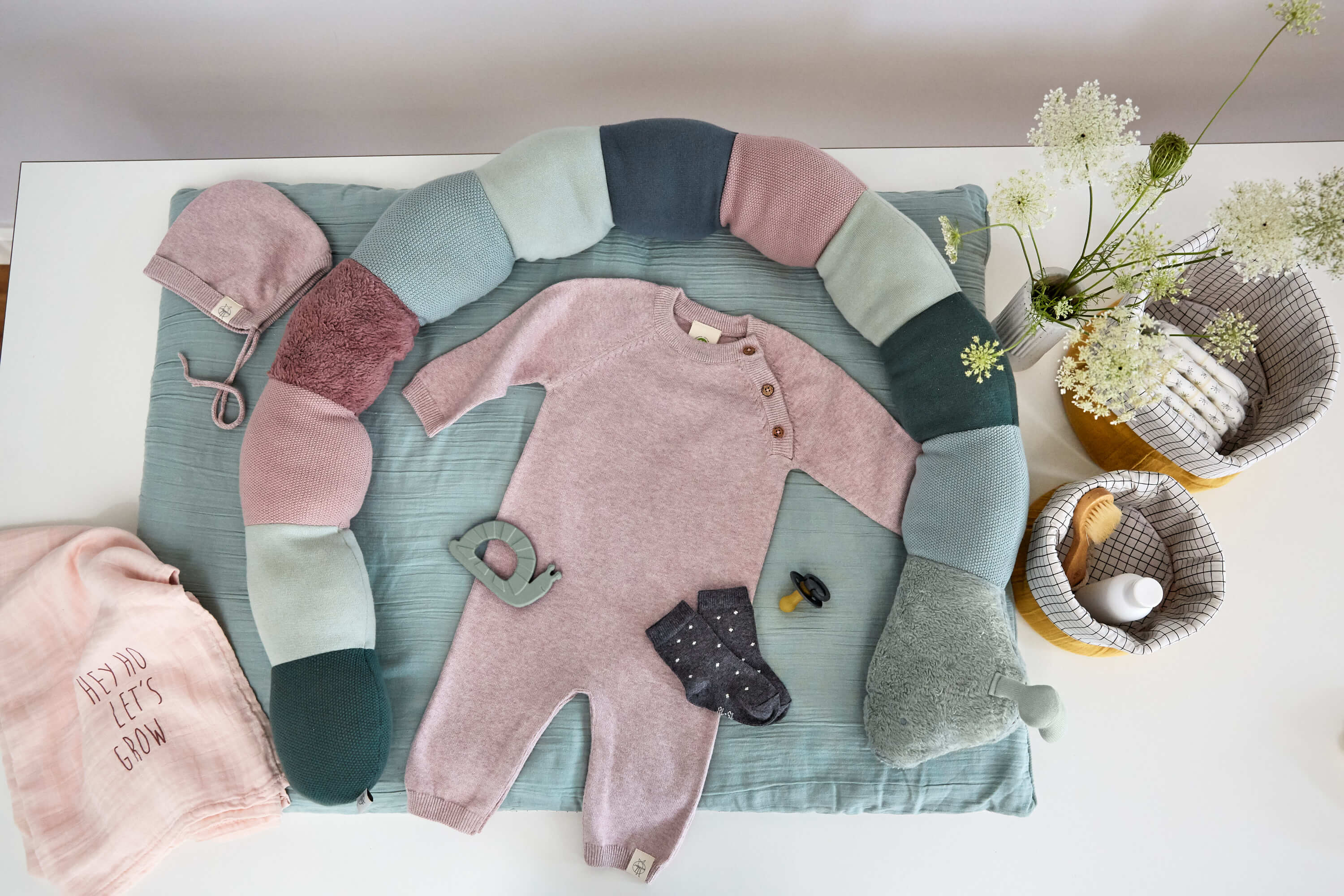 Lässig Strick Kuscheltier mit Rassel Knitted Toy Raupe