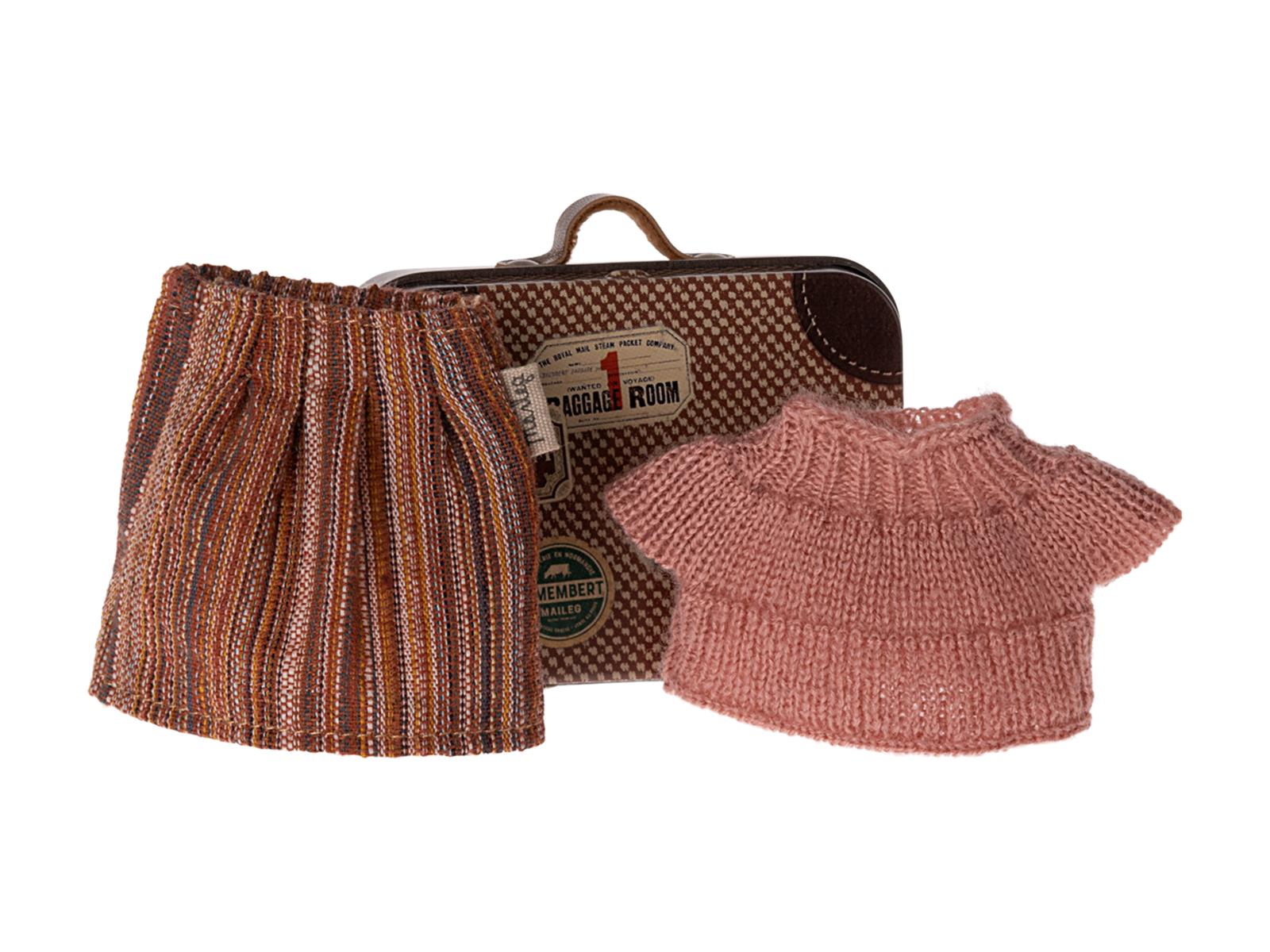 Maileg Kleidung Strickbluse und Rock im Koffer Oma Maus