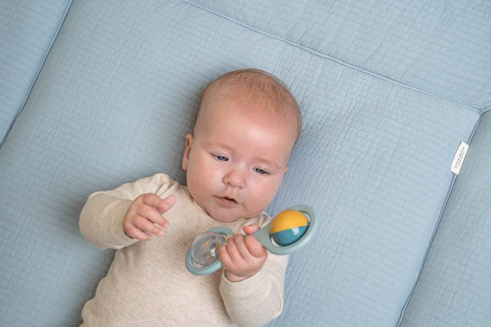Little Dutch Rassel mit Kugeln Blau