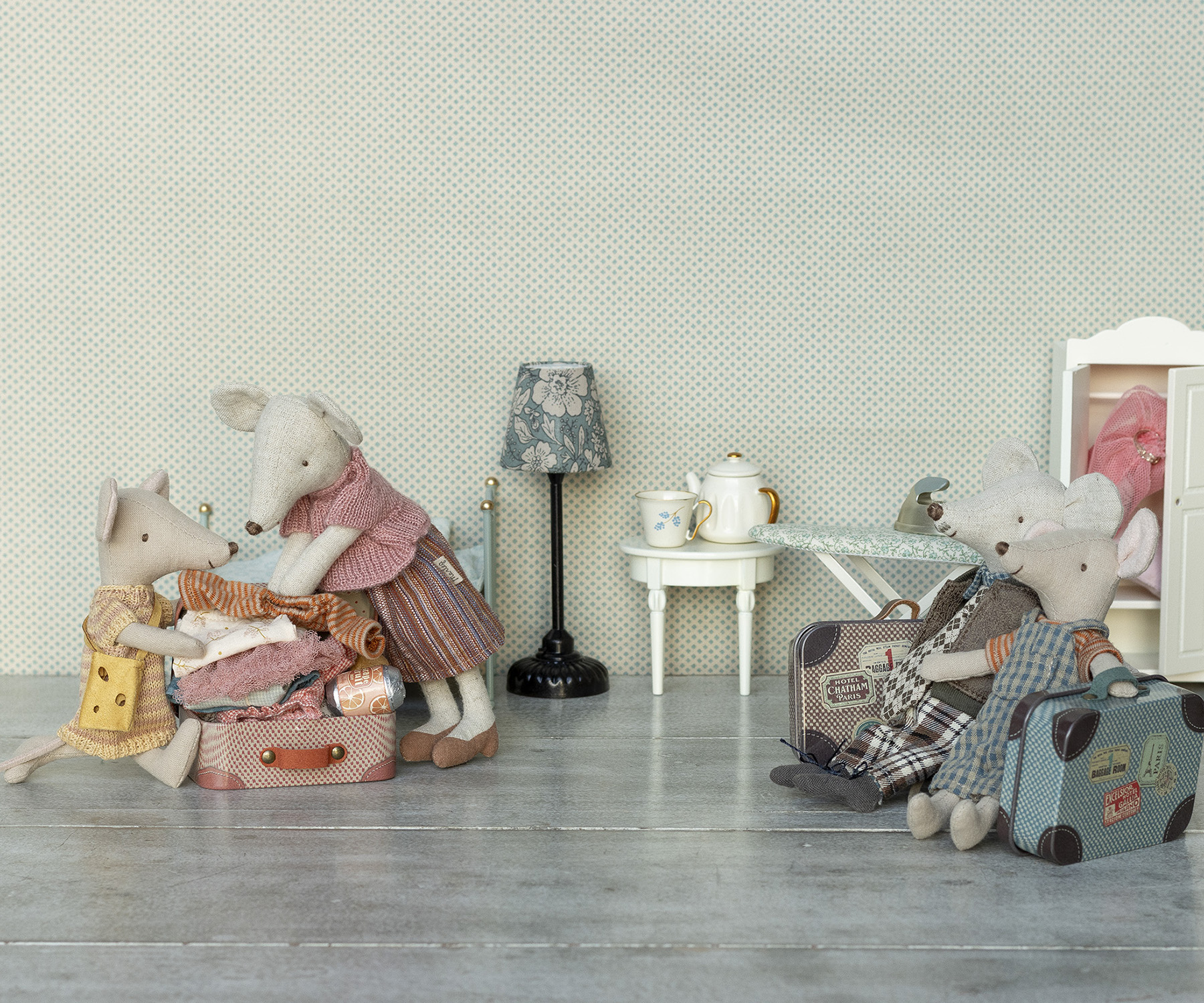 Maileg Gestricktes Kleid und Tasche im Koffer Große Schwester Maus