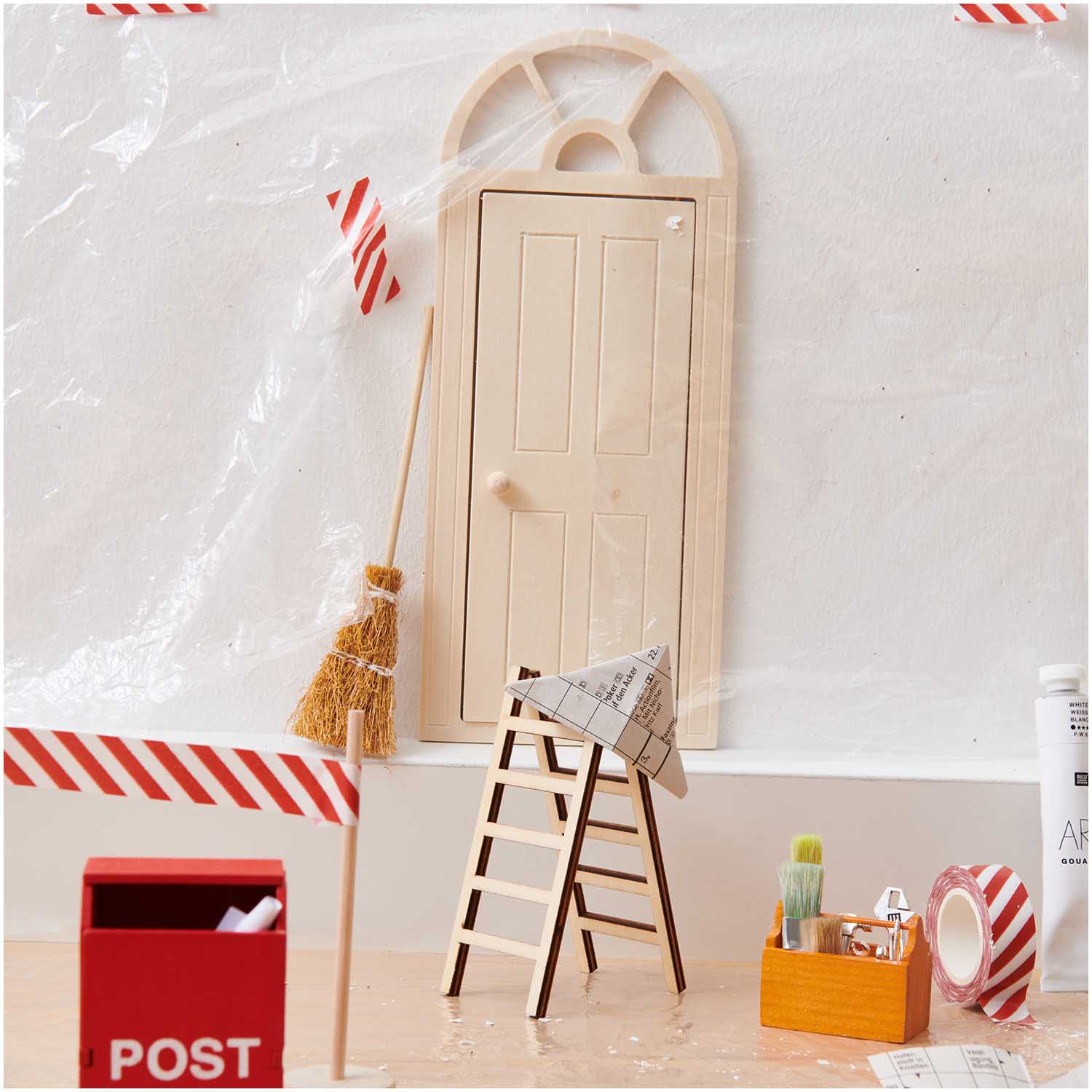 Rico Design Miniatur Wichtel Werzeugkoffer mit Werkzeug 7tlg. Rico Design Miniatur Wichtel Werzeugkoffer mit Werkzeug 7tlg.