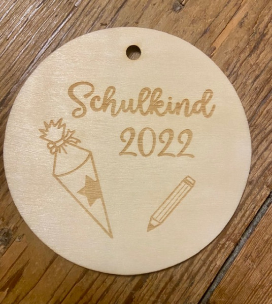 Holzscheibe Schulkind 2022 Geschenkanhänger 10 cm